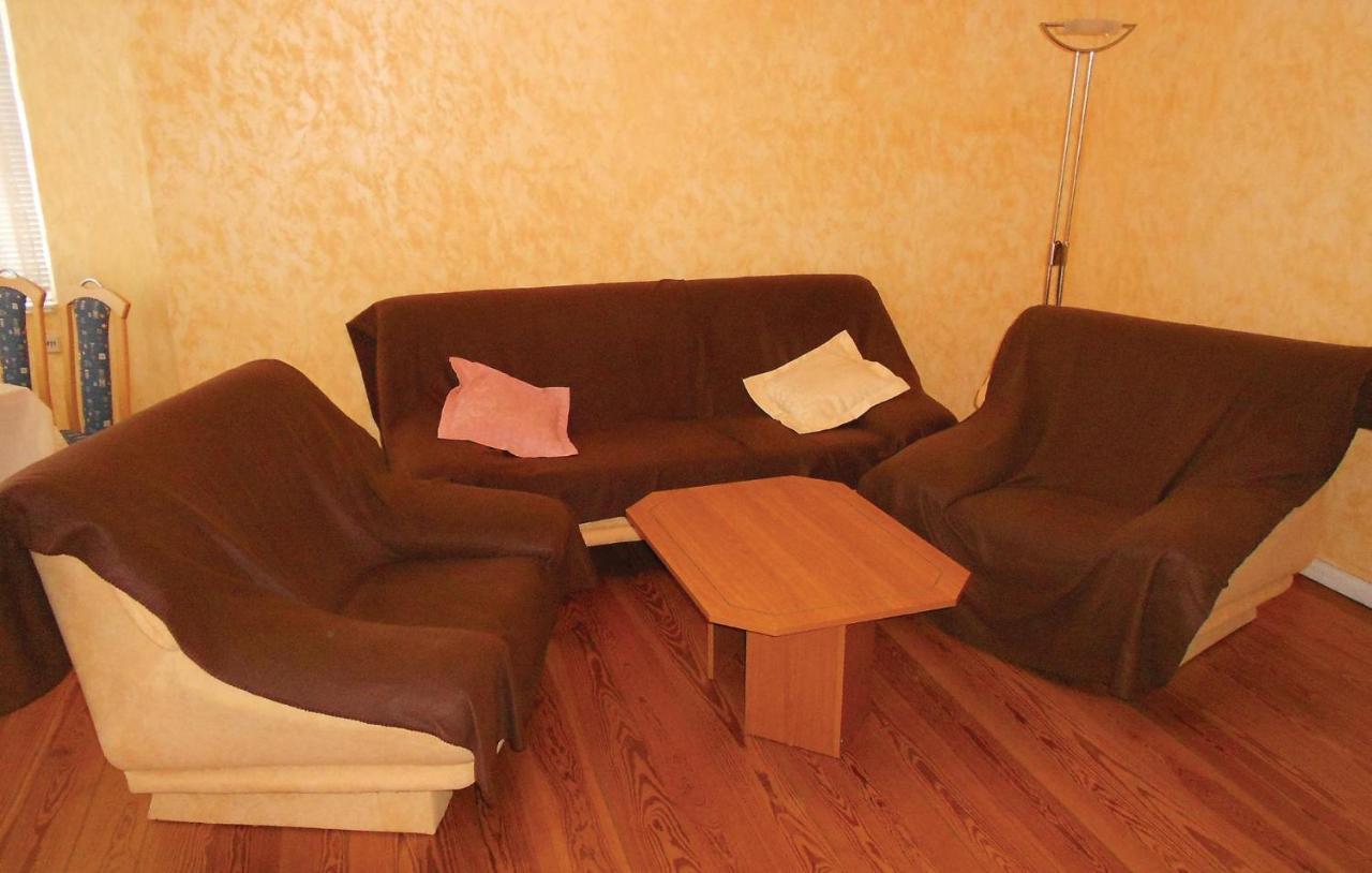 Lovely Apartment In Waren-Mueritz With Kitchen 바렌 외부 사진