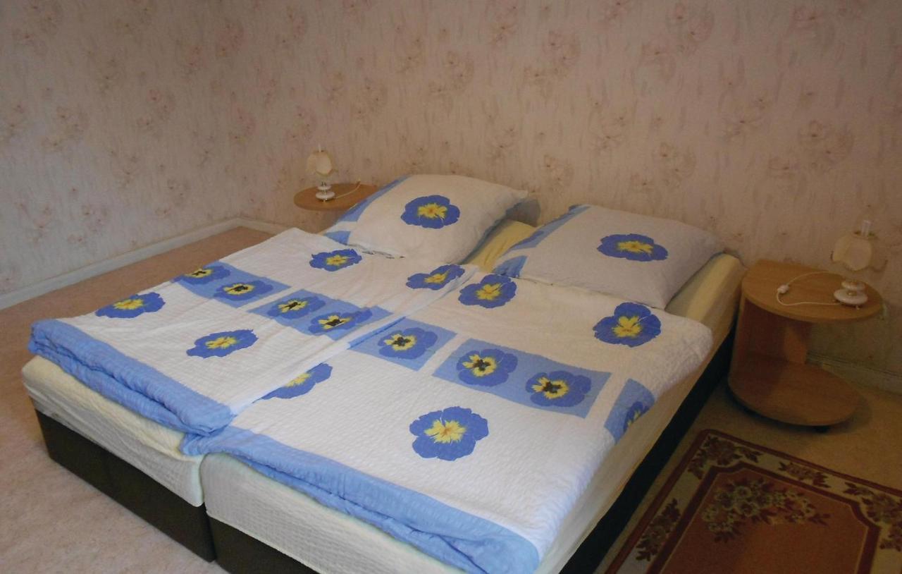Lovely Apartment In Waren-Mueritz With Kitchen 바렌 외부 사진